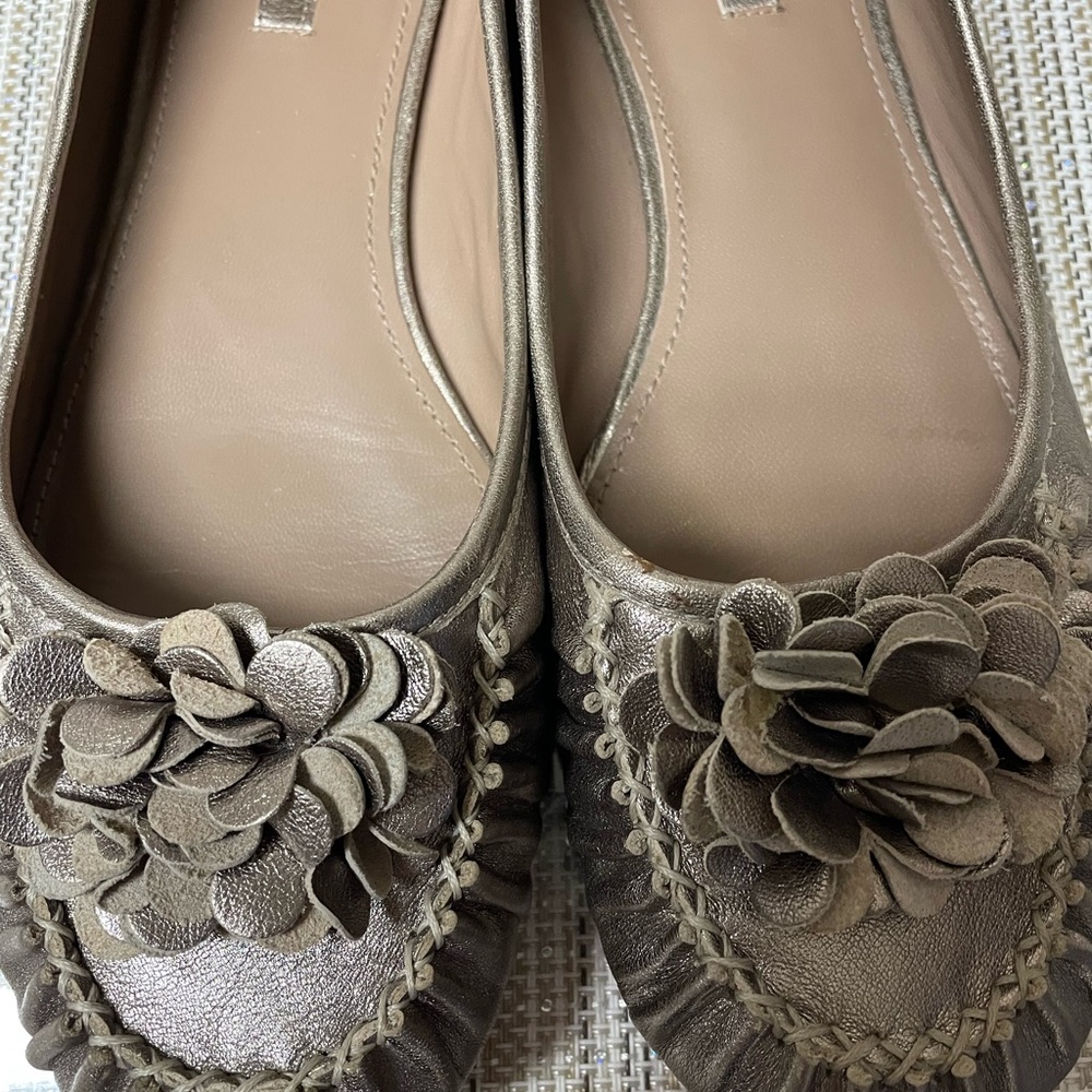 Metallic gold flats. - Picture 8 of 11